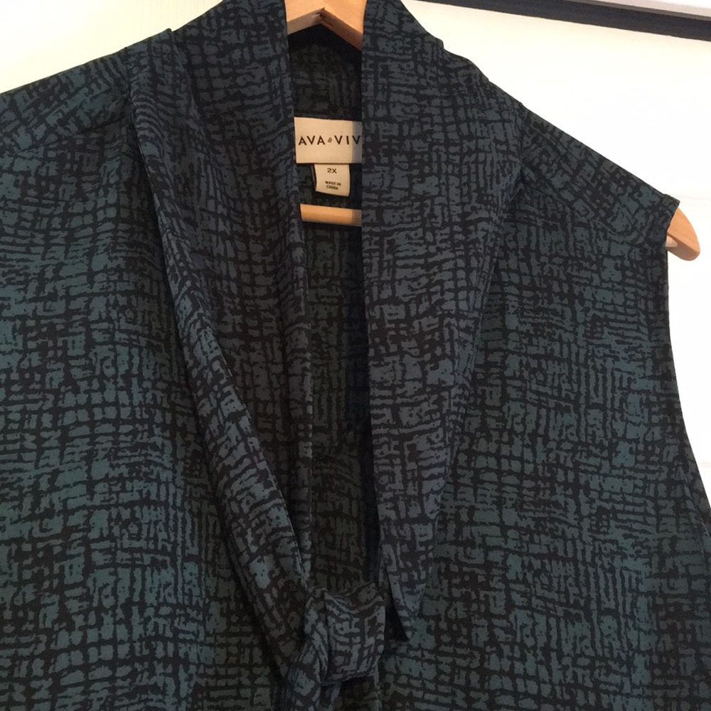 Ava & Viv Sleeveless Blouse size 2X - Fall Staple!